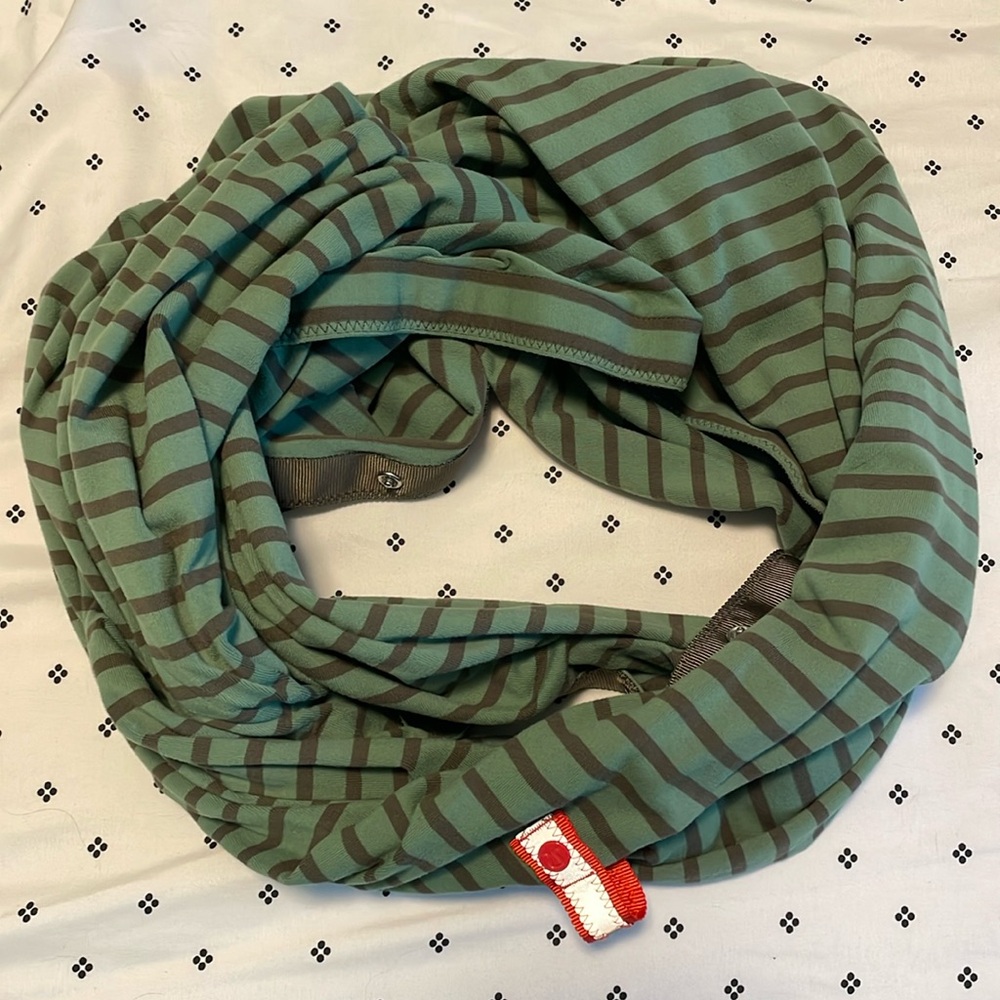 Lululemon Snap Scarf
